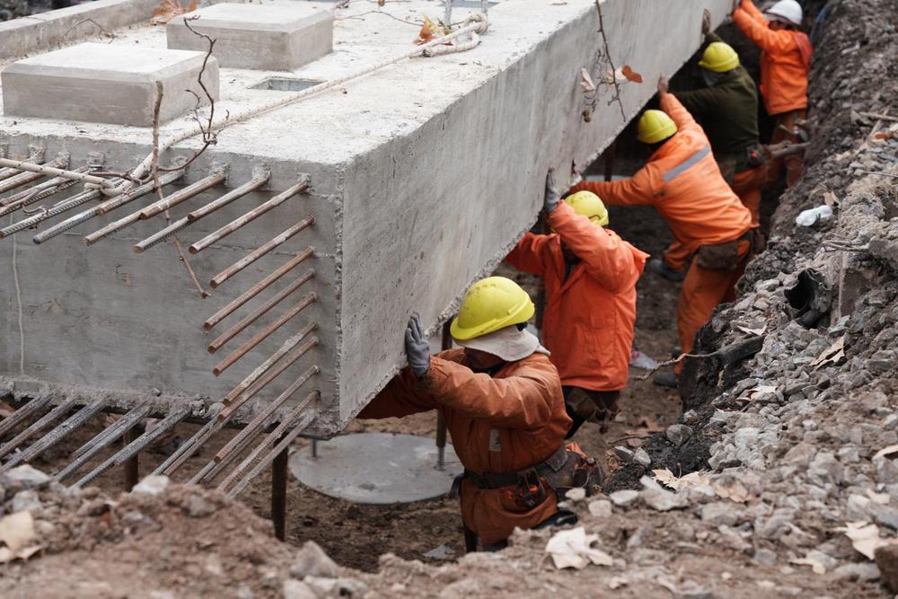 Y agregó “Ahora estamos en la etapa de la instalación del doble puente, lo que nos permitirá seguir avanzando en la excavación del túnel. En unos meses estará listo y lograremos unir y modernizar más la ciuda