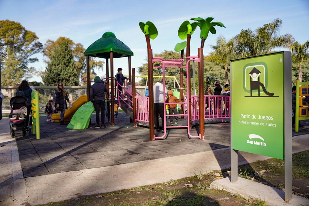 El parque cuenta con patios temáticos para distintas edades