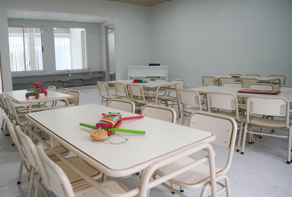 Cuenta con cuatro aulas, cocina, dos patios y permitirá incrementar la matrícula en Barrio Independencia y alrededores