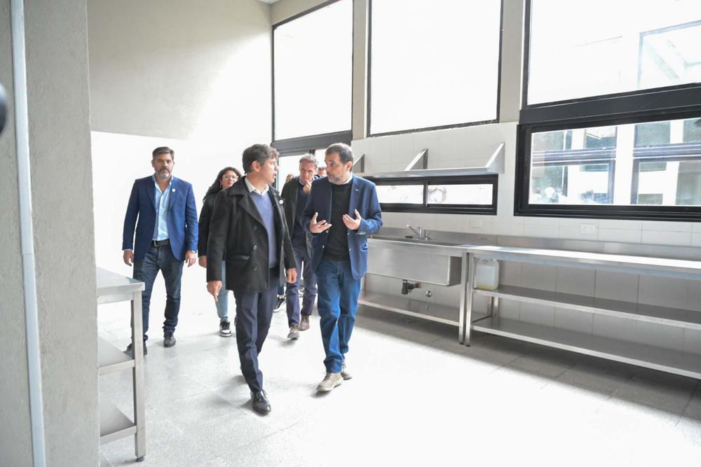 El intendente y el gobernador recorrieron los nuevos edificios que forman parte del Parque Escuela del barrio.