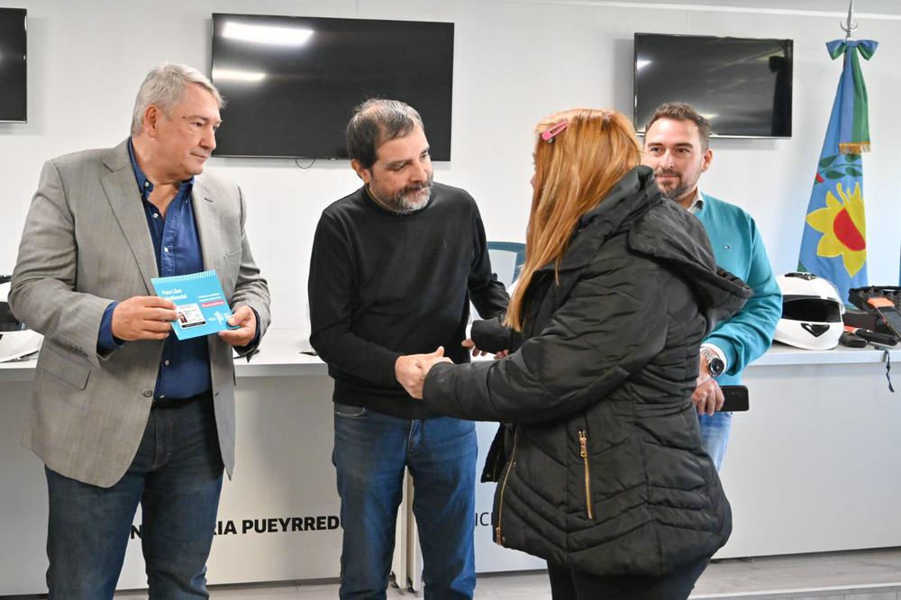 “Ya son más de 5.300 las vecinas y los vecinos que cuentan con Pases Libres Multimodales, un derecho y una herramienta fundamental ante el aumento del precio de transporte público”, destacó el Jefe Comunal.