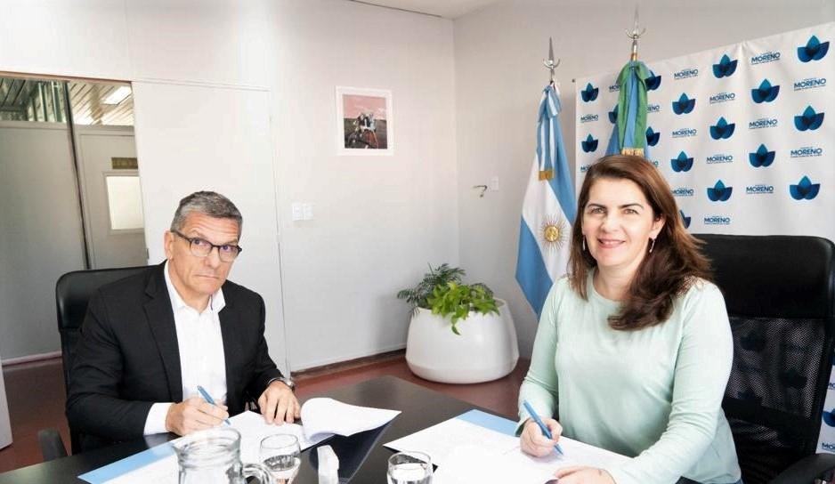 Gerente General de Naturgy BAN S.A., Gerardo Gómez, y la Intendenta de Moreno, Mariel Fernández