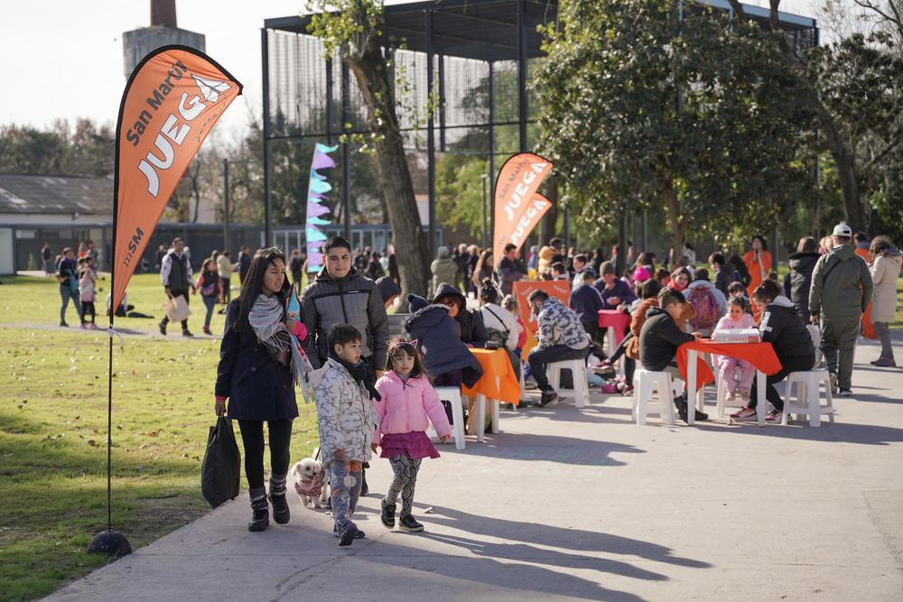 Cientos de familias se acercaron a disfrutar del nuevo parque público.