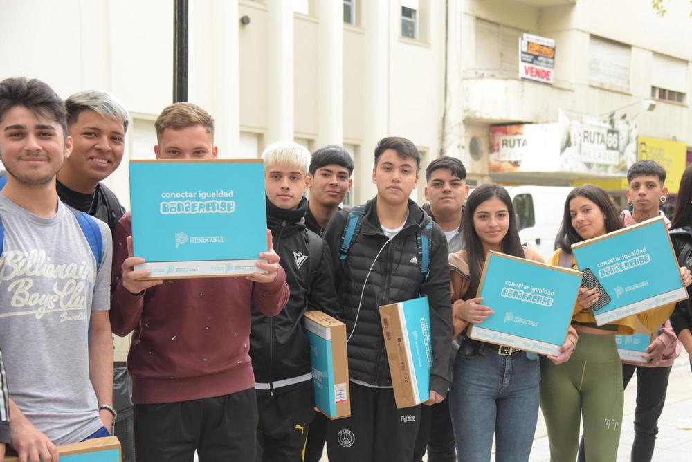 San Martín entrega más de 2.400 netbooks de Conectar Igualdad Bonaerense