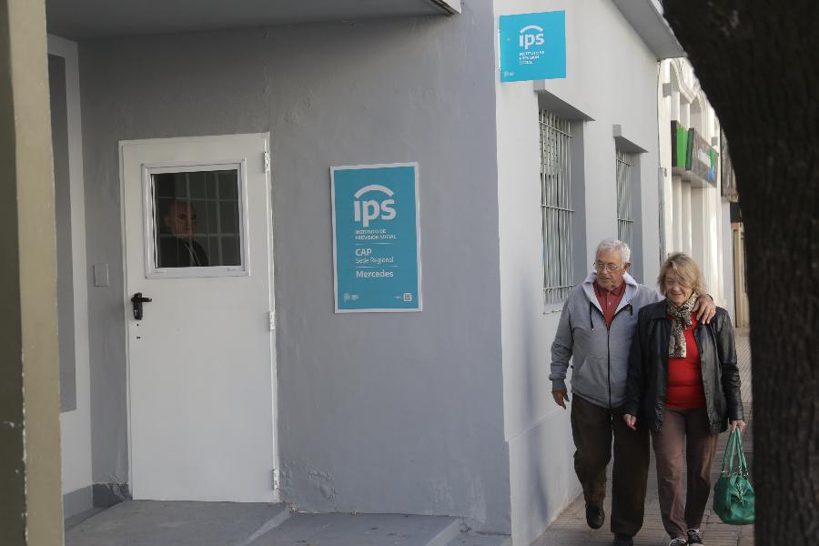 IPS- Mercedes_3