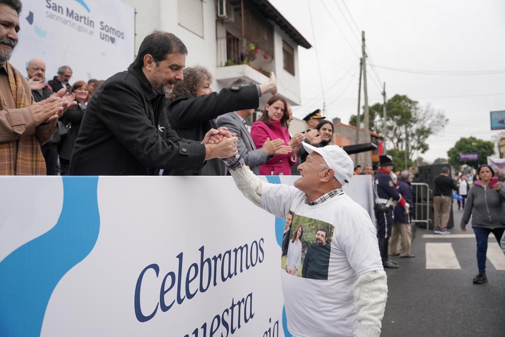 El intendente Fernando Moreira, junto a cientos de vecinas y vecinos disfrutaron los festejos por el 9 de Julio.