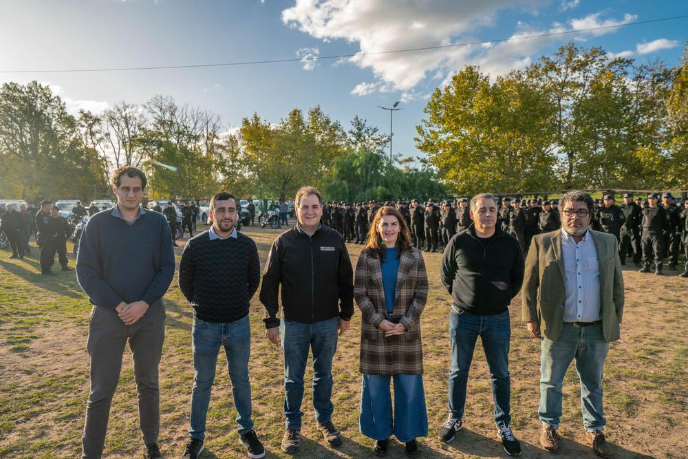 ENTREGA POLICIA Y PATRULLEROS 041