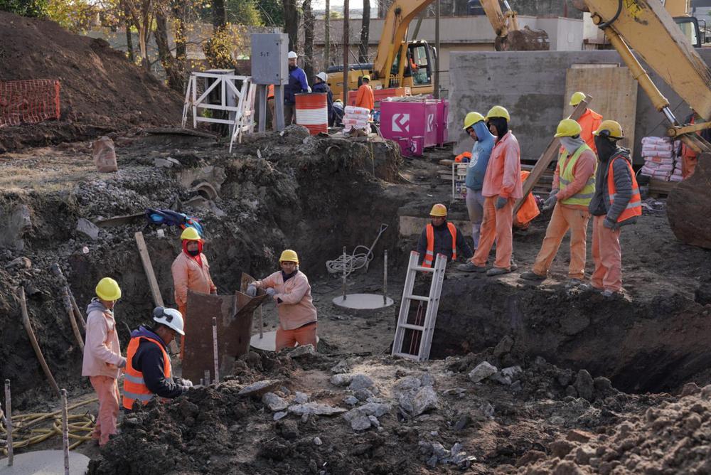 En los últimos días, se avanzó en la remoción de las vías del ferrocarril y el montaje del doble puente ferroviario.