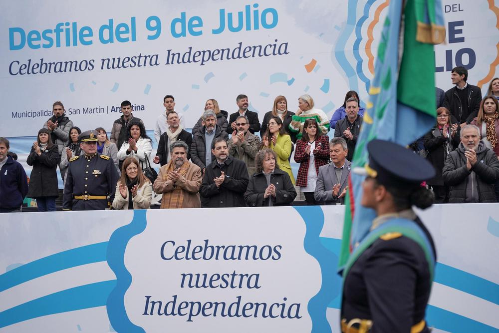Gran desfile patrio para celebrar los 207 años de la Declaración de la Independencia.