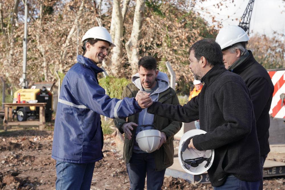 El intendente de San Martín, Fernando Moreira, recorrió la construcción del nuevo Paso Bajo Nivel de la calle Perdriel, que mejorará la conexión entre Villa Maipú y San Martín centro.