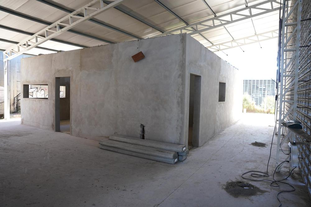 El Municipio está construyendo un Salón de Usos Múltiples como parte de un proyecto que incluye un playón deportivo, cancha de fútbol y espacios verdes equipados.