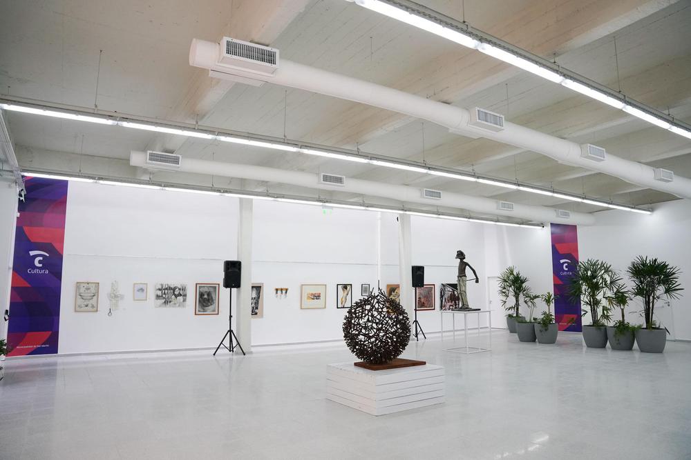 El antiguo edificio de Telecom se transformó en el nuevo Centro de las artes y la cultura.