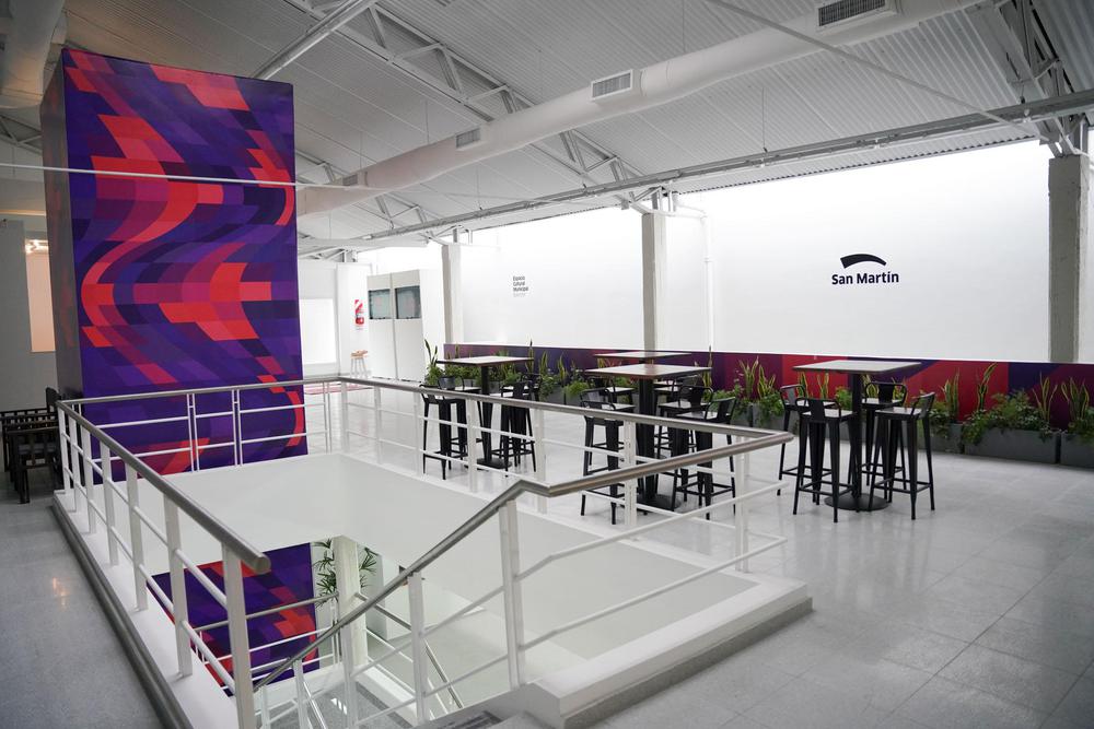 El Espacio Cultural de Villa Ballester tiene dos plantas, cuenta con ascensor y baños para personas con discapacidad.