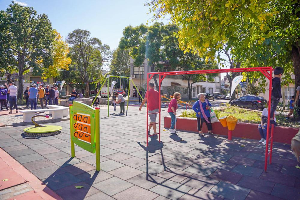 Esta renovación se suma a las puestas en valor de las plazas Argentina, Favaloro y de la Madre ya completadas a lo largo del año