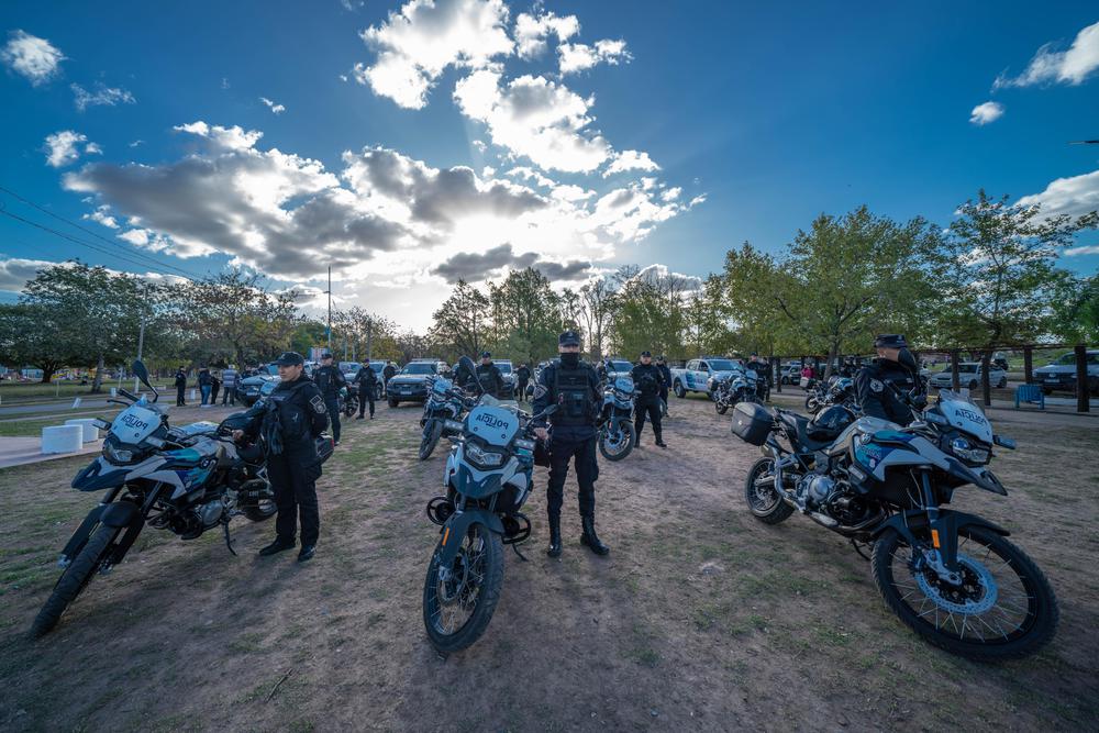 ENTREGA POLICIA Y PATRULLEROS 073