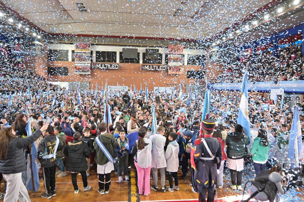 Más de 4.600 estudiantes de San Martín prometieron lealtad a la bandera argentina