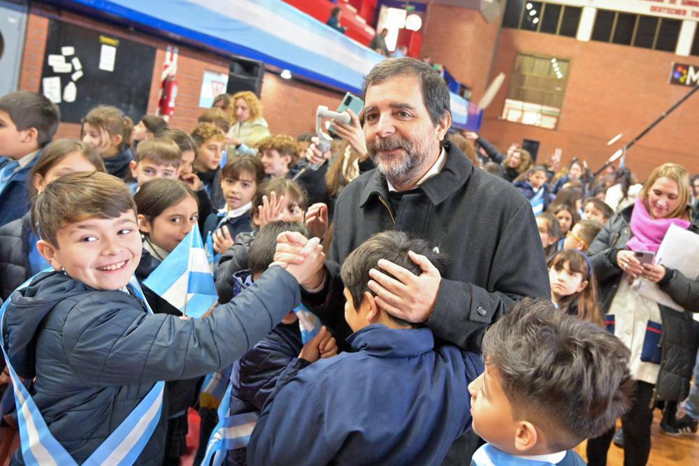 Junto al intendente Fernando Moreira, participaron alumnas y alumnos de 70 escuelas